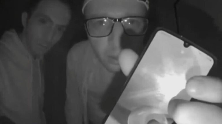 Διαρρήκτες στο Παλαιό Φαλήρο πιάστηκαν στην κάμερα κι έγιναν αφίσα στους δρόμους