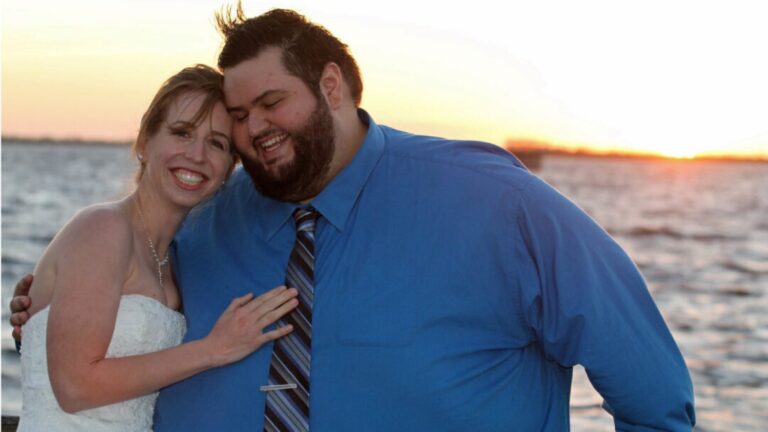 Eχασε 141 κιλά, έγινε ένας κούκλος… και παντρεύτηκε την παιδική του αγάπη