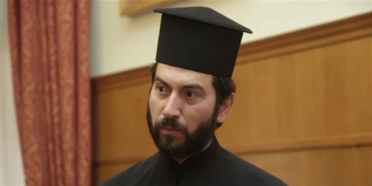 Ο Πατέρας Αντώνιος έχει άθλια ψυχολογία. Φοβάται τα χειρότερα