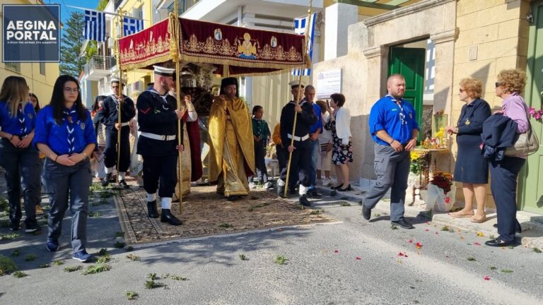 Άγιος Νεκτάριος- Δάκρυα στην Αίγινα! Η λιτάνευση της Κάρας και των Τιμίων Λειψάνων του Αγίου Νεκταρίου, στην παραλία και στο κέντρο