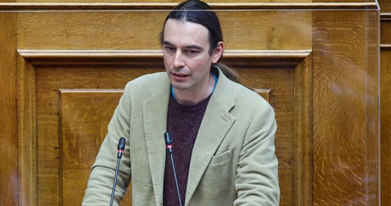 Κρίτων Αρσένης: «Πρέπει να απαγορεύεται να έχει κάποιος πάνω από 100.000 ευρώ»
