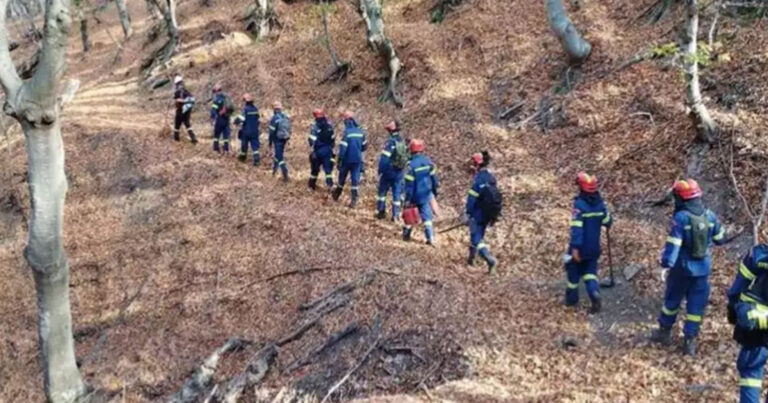 Η πυρκαγιά που σπάει όλα τα ρεκόρ: Καίγεται για 21η ημέρα το Παπίκιο όρος στη Ροδόπη – Πυροσβέστες είναι στο βουνό για εβδομάδες