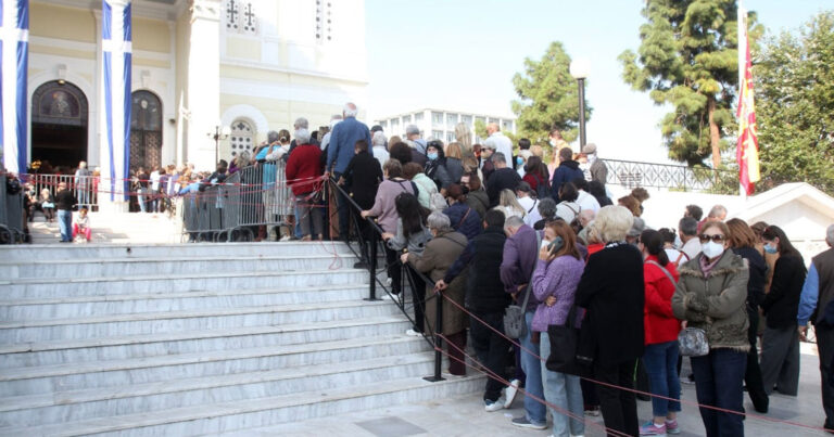 Πειραιάς: Ανατροπή με την αναχώρηση της Αγίας Ζώνης – Τρεις ώρες αναμονή για το προσκύνημα