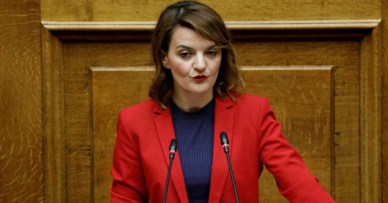 Μαρία Κεφάλα: Στην ουρά 2,5 ώρες για να προσκυνήσει την Αγία Ζώνη – Αρνήθηκε να προσπεράσει τον κόσμο και περίμενε τη σειρά της