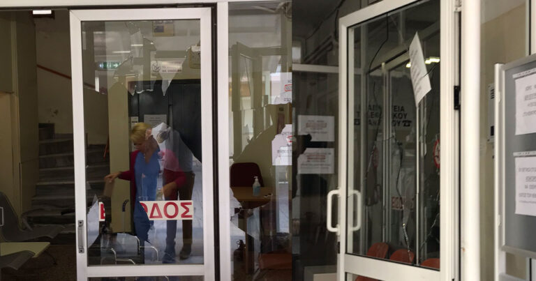 Έκανε… γυαλιά καρφιά το Κέντρο Υγείας γιατί δεν τον εξυπηρέτησαν τηλεφωνικά