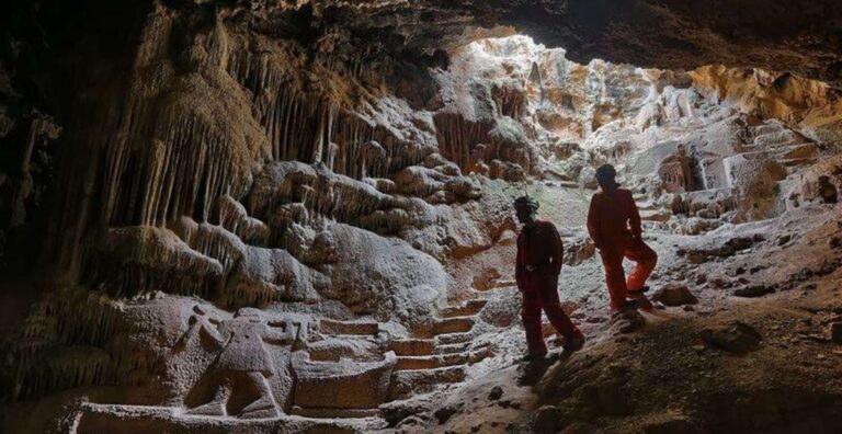 Το μοναδικό σπήλαιο στην Ελλάδα με σκαλισμένα αγάλματα στο εσωτερικό του βρίσκεται στον Υμηττό