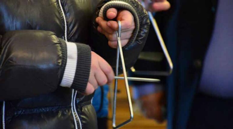 Να αφήσω το παιδί να πάει για κάλαντα;