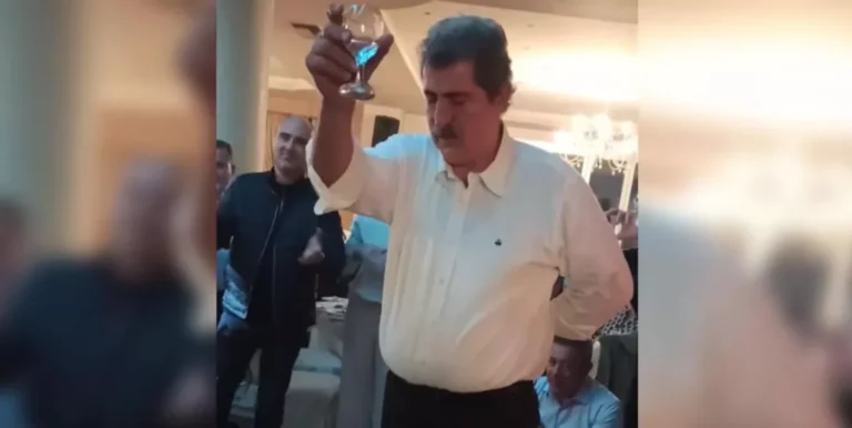 Παύλος Πολάκης: Χόρεψε ζεϊμπέκικο με νόημα – «Να σου δώσω μια να σπάσεις, αχ βρε κόσμε γυάλινε»