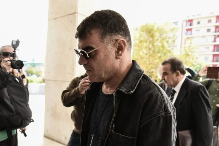 Ομόφωνα αθώος ο Κώστας Βαξεβάνης