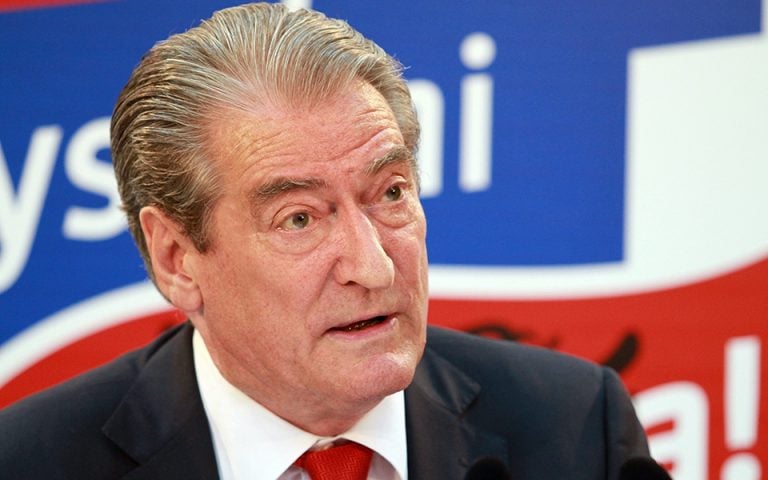 Αλβανία: Ο Σαλί Μπερίσα «έφαγε» μπουνιά