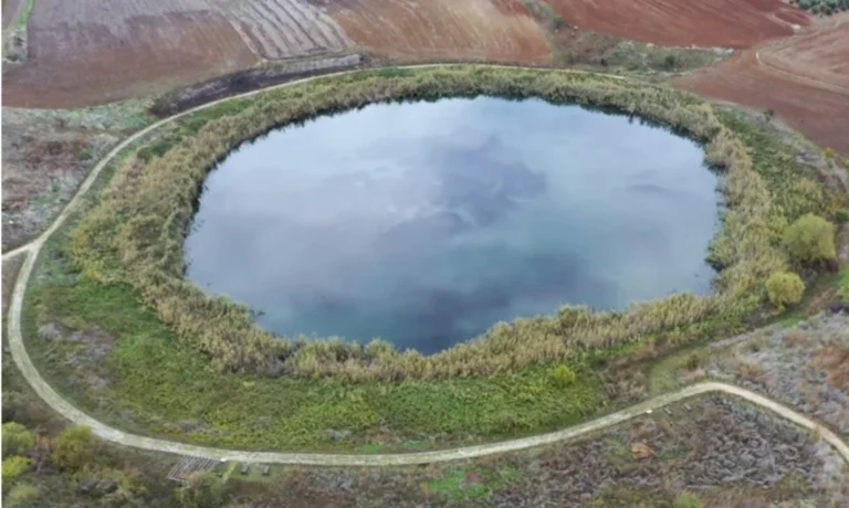 Το μυστήριο που κρύβουν οι λίμνες Ζερέλια εδώ και 12.500 χρόνια