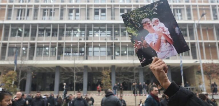 Θεσσαλονίκη: Την προφυλάκιση του αστυνομικού που πυροβόλησε τον 16χρονο εισηγείται ο εισαγγελέας