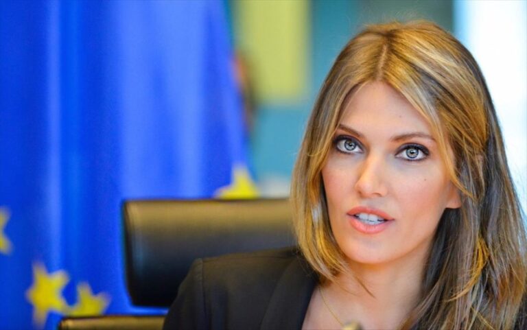 Έφοδος της αστυνομίας στο διαμέρισμα την Καϊλή – Την διέγραψε ο Ανδρουλάκης  