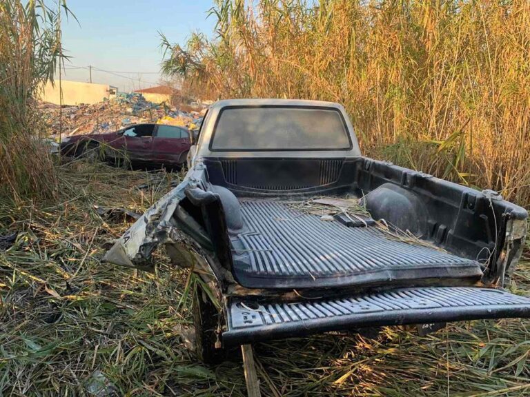 Θεσσαλονίκη: Μεγάλη επιχείρηση της ΕΛ.ΑΣ. στον οικισμό «Αγία Σοφία» – Εντοπίστηκαν 7 κλεμμένα οχήματα