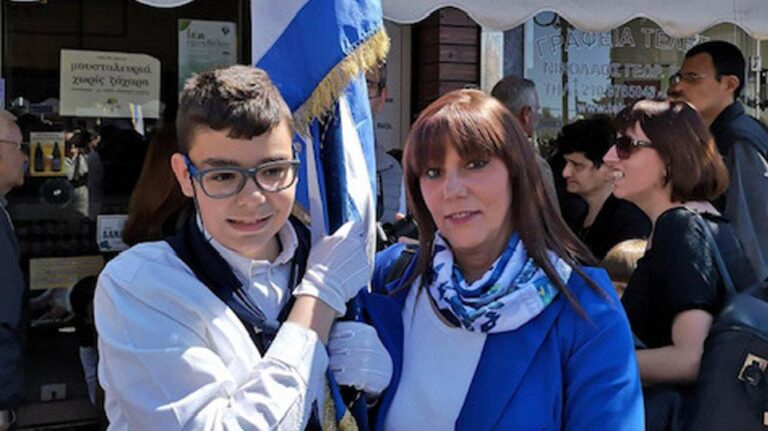Η ιστορία της μόνης μαμάς Μαρίας Μαργαρίτη και του 13χρονου γιου της Δημήτρη Ζιώγα που πάσχει από αυτισμό, συγκινεί