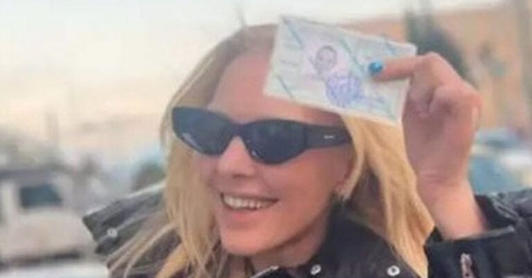 Η Τάμτα έγινε Ελληνίδα μετά από 23 χρόνια στη χώρα μας