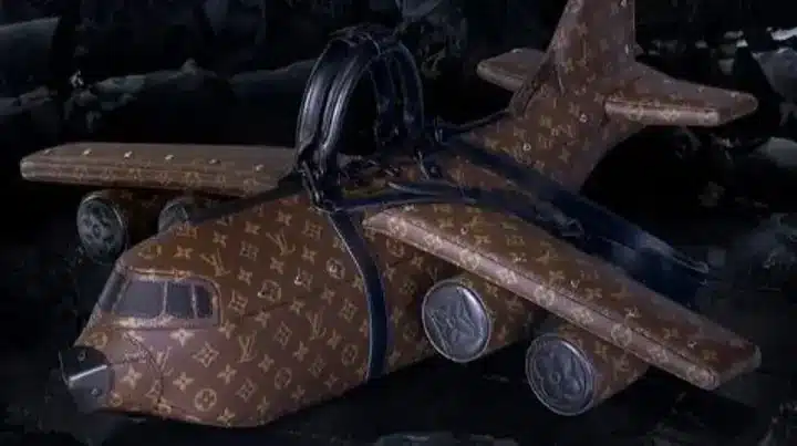 Η νέα τσάντα-αεροπλάνο της Louis Vuitton κοστίζει περισσότερο και από το να αγόραζες το πραγματικό 1 i tsanta aeroplanoy louis vuitton kostizei perissotero apo ena pragmatiko aeroplano 2