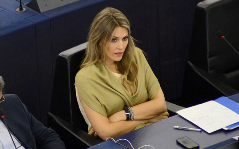 Δύσκολες ώρες για την Εύα Καϊλη: Δηλώνει προδομένη από τον σύντροφό της