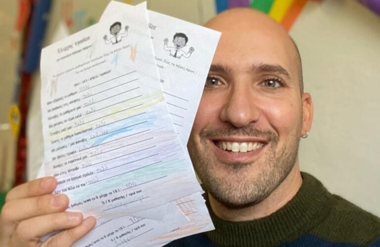 Μάριος Μάζαρης: Ο δάσκαλος που αντί να βαθμολογεί τα παιδιά, τον βαθμολογούν εκείνα