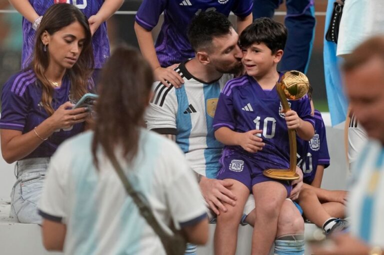 Λιονέλ Μέσι: Η συγκινητική φωτογραφία με την οικογένεια του μετά τη στέψη