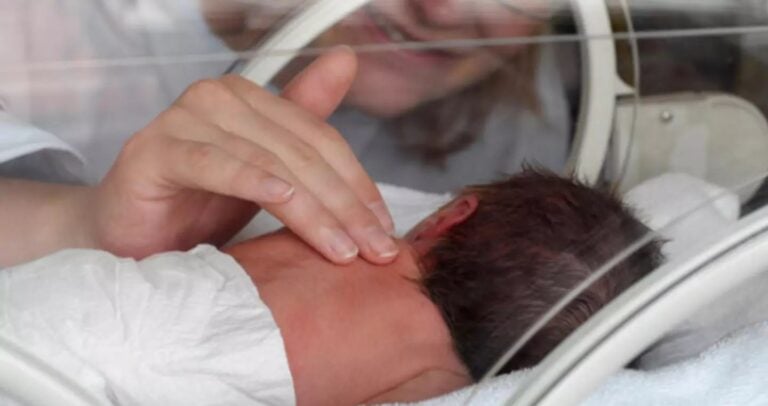 Νεογέννητο θα μεγαλώσει στο Νοσοκομείο του Βόλου – Τραγική η ιστορία της μητέρας του