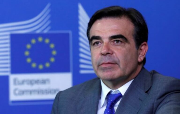 Politico: Και ο Μαργαρίτης Σχοινάς ελέγχεται για πιθανή εμπλοκή του στο Qatar Gate