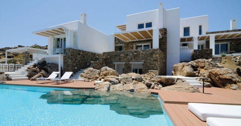 Η αδερφή μου αγόρασε το εξοχικό των γονιών μας και μας ζητάει ενοίκιο για να πάμε εκεί για διακοπές