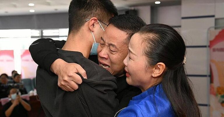 Βρήκαν τον χαμένο γιο τους μετά απο 14 χρόνια – είχε απαχθεί όταν ήταν 4 ετών