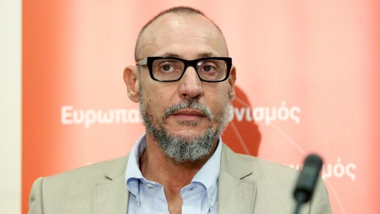 Σάλος με την απρεπή εμφάνιση του Κλέων Γρηγοριάδη σε ζωντανή σύνδεση στη Βουλή