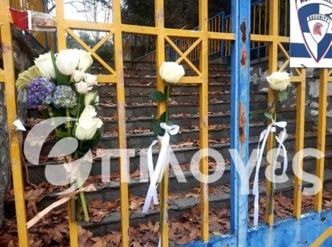 Άσπρα λουλούδια για τον 11χρονο Μάξιμο Βασίλη στο σχολείο – Η αδερφή του αυτόπτης μάρτυρας- Σήμερα η κηδεία του μαθητή