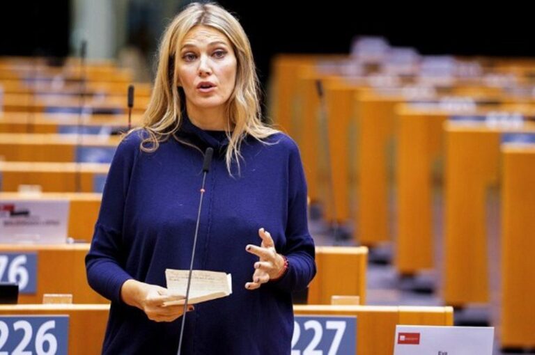 Σύλληψη Εύας Καϊλή – Βρέθηκαν σακούλες με λεφτά στο διαμέρισμα της
