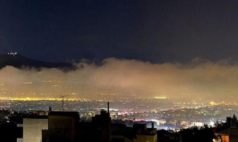 «Μην καίτε ξύλα»: Πώς επηρεάζουν τα τζάκια την ατμόσφαιρα