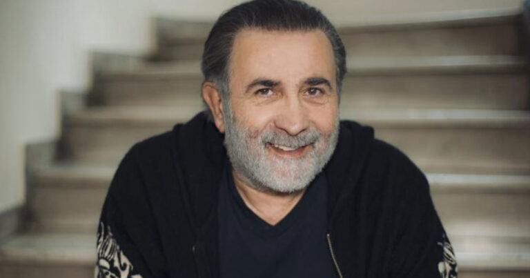 Λάκης Λαζόπουλος: Σπάνια δημόσια εμφάνιση στο κέντρο της Αθήνας