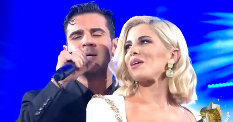 Σπίτι με το Mega – Πέτρος Ιακωβίδης: Το ντουέτο με την αδελφή του επί σκηνής – Η συγκίνηση της μητέρας τους