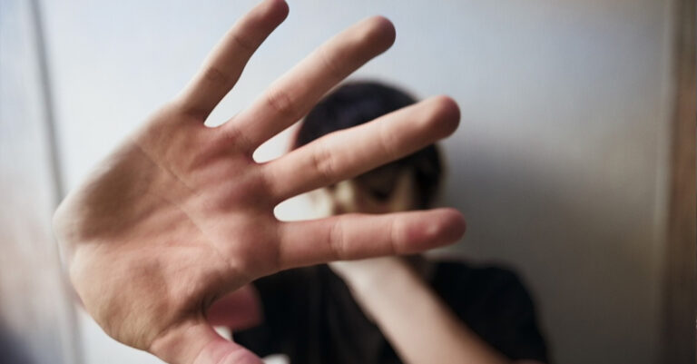 Για την τρομακτική υπόθεση βιασμού του 15χρονου αγοριού: Αλήθεια ποιά ήταν η δυνατή μουσική που άκουγαν οι δράστες;