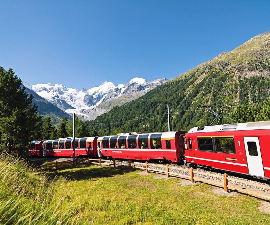 to treno poy perna apo 55 toynel kai 196 gefyres mesa stis chionismenes alpeis 2