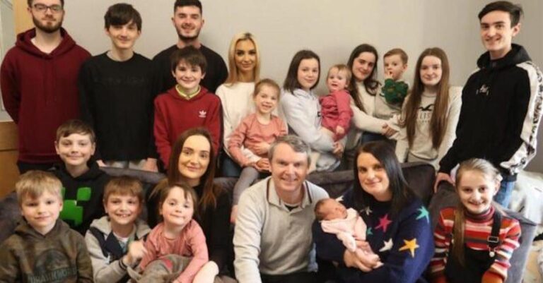 Μητέρα με 22 παιδιά: «Η πολυτέλεια μας είναι τα παιδιά μας. Τα χρήματα δεν μπορούν να αγοράσουν αυτό που έχουμε»