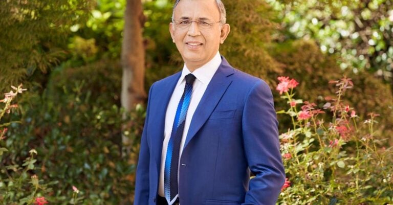 Γιατρός έσβησε όλα τα χρέη των καρκινοπαθών ασθενών του ύψους 650 χιλ. δολ.
