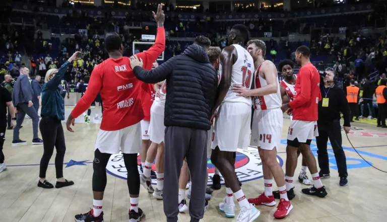 Υπερηχητικός Ολυμπιακός διέλυσε τη Φενέρ και στην Πόλη!