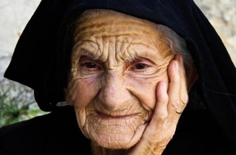 Ο ρόλος της γιαγιάς στη ζωή μας είναι αναντικατάστατος