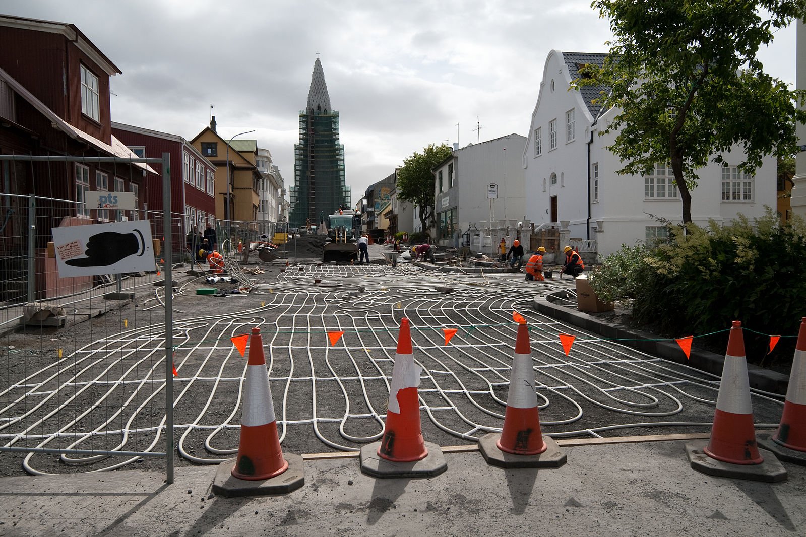 -Under-floor_heating-_in_the_street