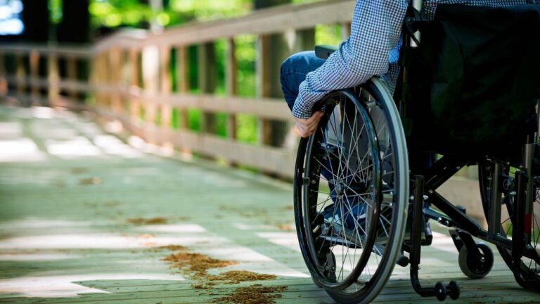 Στιγμές φρίκης για 49χρονο σε δομή ΑμεΑ – Τον άφηναν βρώμικο, νηστικό και δεμένο στο κρεβάτι