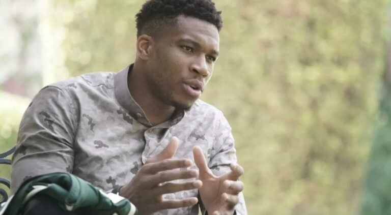 Αντετοκούνμπο: «Πάντα θα γυρνάγαμε εδώ και ας μην μας έδιναν τα διαβατήρια, είναι η πατρίδα μας»