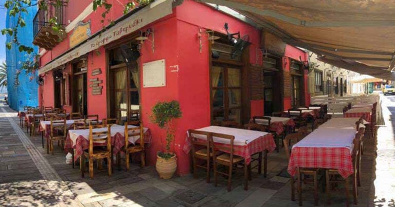Αυτό είναι το εστιατόριο στο Ναύπλιο που έδιωξε το γκέι ζευγάρι και προκάλεσε σάλο
