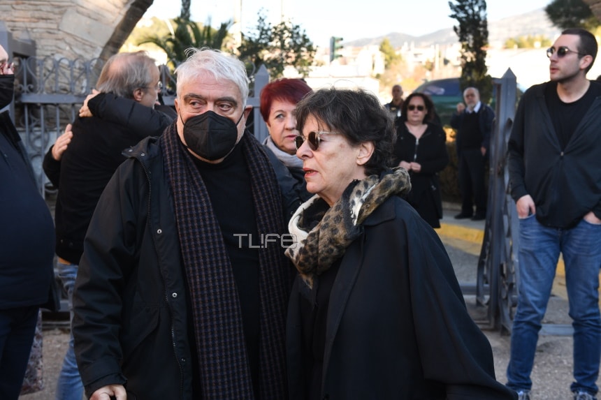Νότης Μαυρουδής: Τραγική φιγούρα η σύζυγός του στην κηδεία του συνθέτη 7 dsc 5143