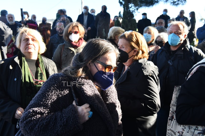 Νότης Μαυρουδής: Τραγική φιγούρα η σύζυγός του στην κηδεία του συνθέτη 15 dsc 5255