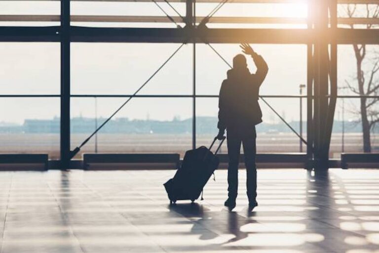 Έφυγε για δουλειά στο εξωτερικό και εξαφανίστηκε με ψέματα. Τόσα χρόνια δεν πήρε να μάθει τί κάνει ο γιος του
