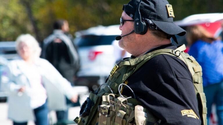 «Κυνηγοί παιδόφιλων»: Πολιτοφυλακές ξυλοκοπούν παιδόφιλους στην Ολλανδία