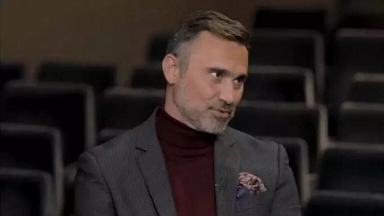 Γιώργος Καπουτζίδης: «Δεν σηκώνομαι το πρωί και λέω: αχ Θεέ μου, πάλι γκέι ξύπνησα»