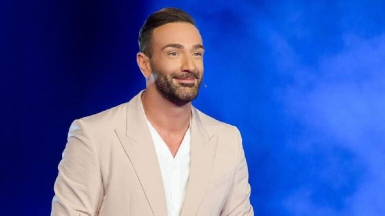 Κοκλώνης: «Δεν μου αρέσουν οι σταρ, είμαστε όλοι το ίδιο. Σταρ είναι μια μαμά που κάνει χαρούμενα τα παιδιά της»